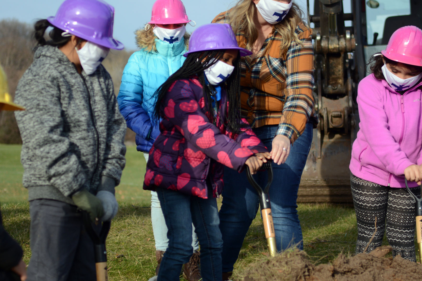 Baraboo school breaks ground on outdoor learning space